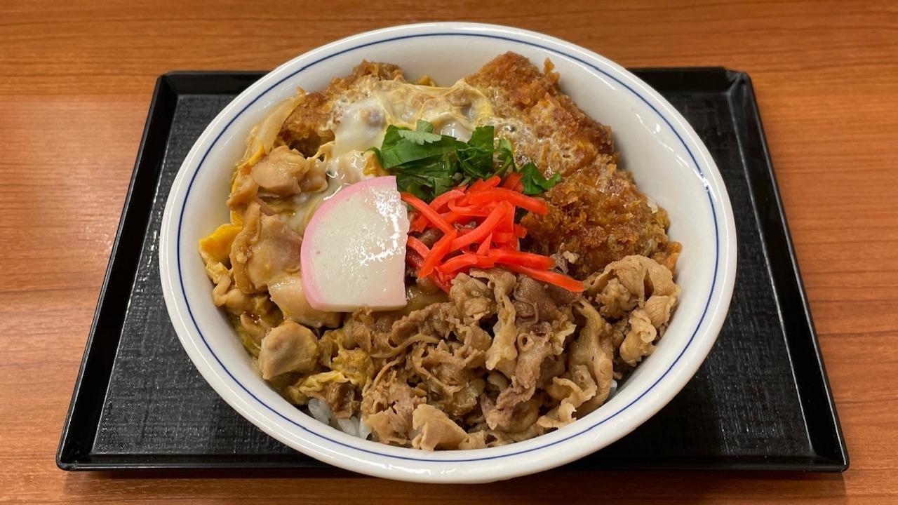 かつやの新メニュー「トリプルカツ丼」が話題！